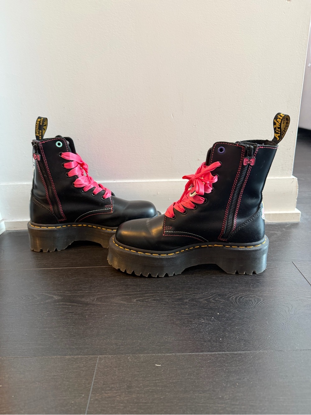 Dr. Martens x Hello Kitty and Friends boots - Picture 6 of 8